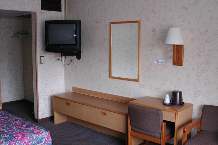 Room 26 of 33