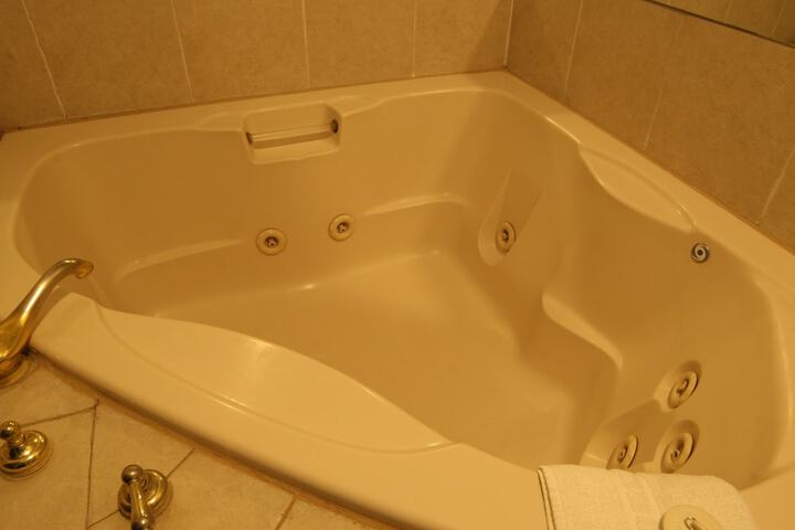 Hot Tub 69 of 84