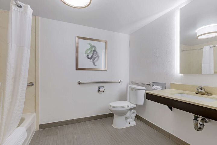 Room 8 of 35