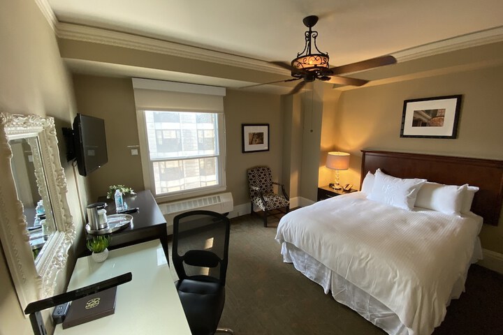 Room 13 of 20