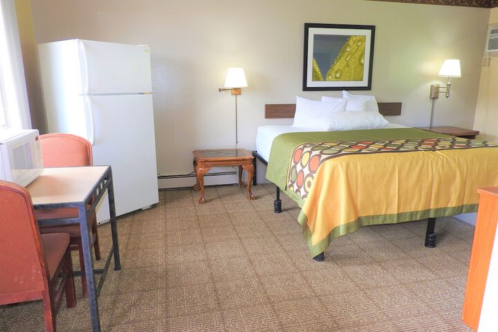 Room 8 of 11