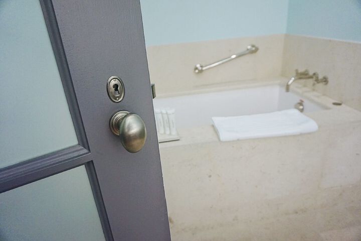 Room 83 of 123