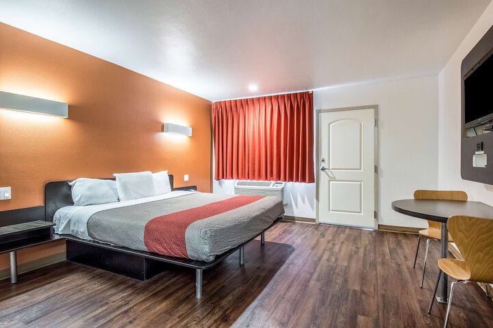 Room 20 of 37