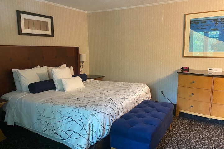 Room 25 of 53