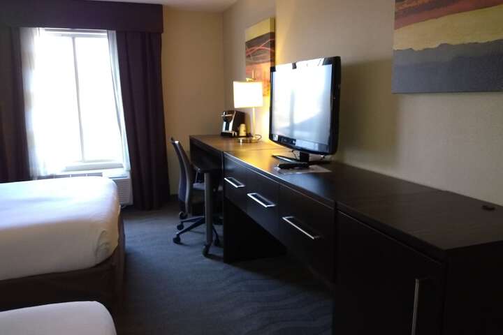 Room 18 of 99