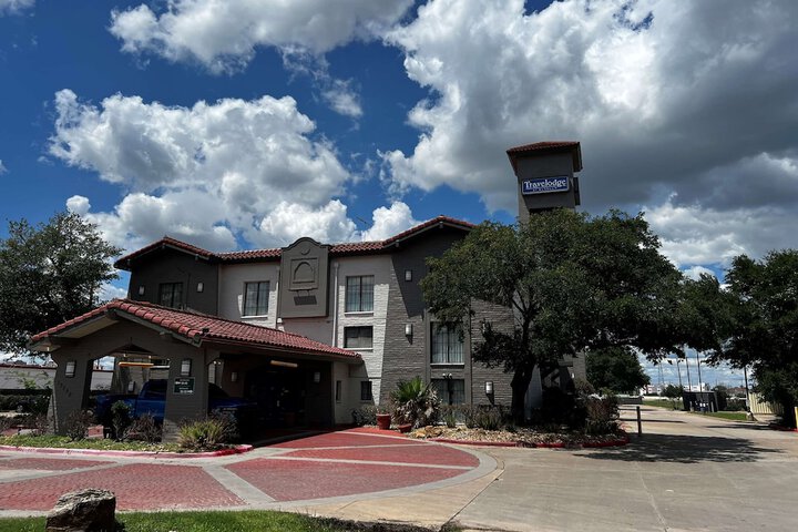 Hotel 2 of 27