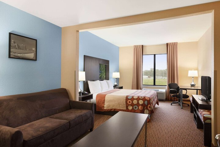 Super 8 by Wyndham Pennsville / Wilmington