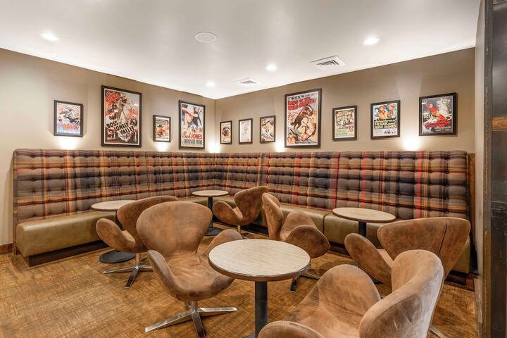 Lounge 47 of 50