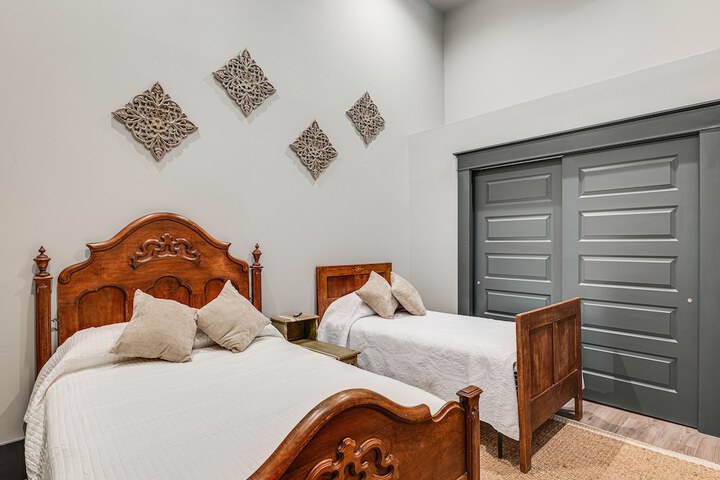 Florence Vacation Rental w / Rooftop Deck!