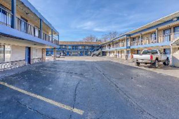 Motel 6 North Lima