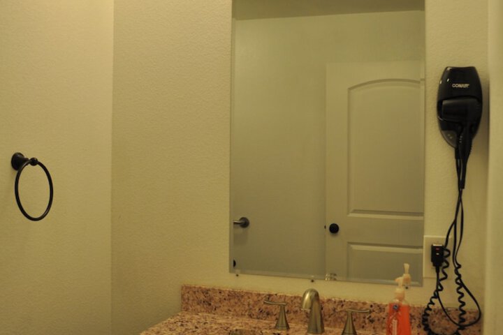 Room 27 of 124