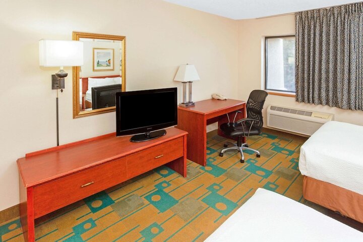 Room 13 of 38