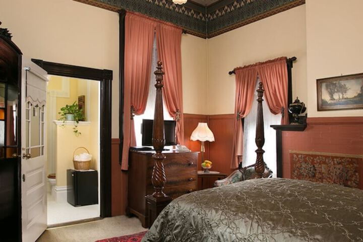 Room 11 of 48