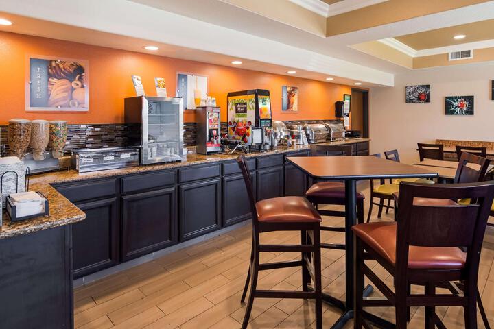 Best Western Plus Airport Inn Suites