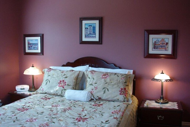 JOHNS GATE GOURMET BED AND BREAKFAST
