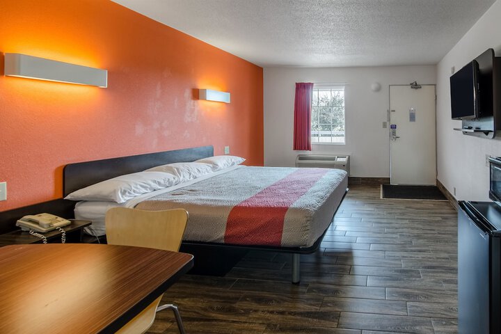Room 21 of 27