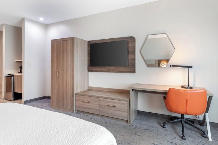 Room 26 of 43