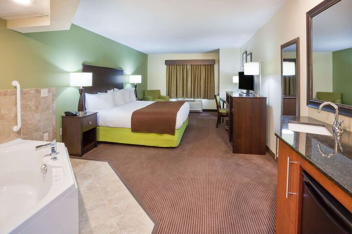 AmericInn by Wyndham Hartford SD