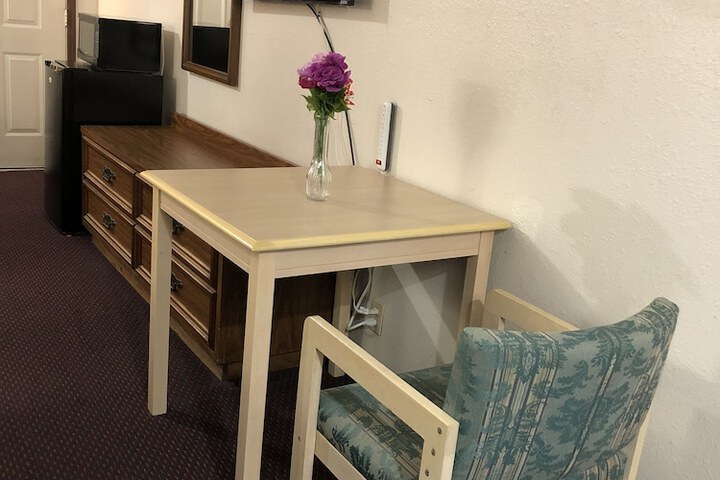 Room 16 of 33