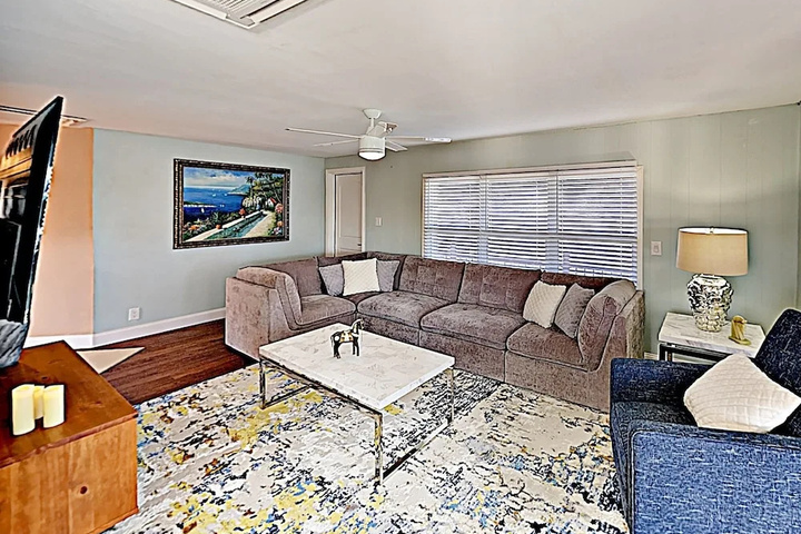 Canal-side W / Private Dock Boats & Bikes 2 Bedroom Duplex