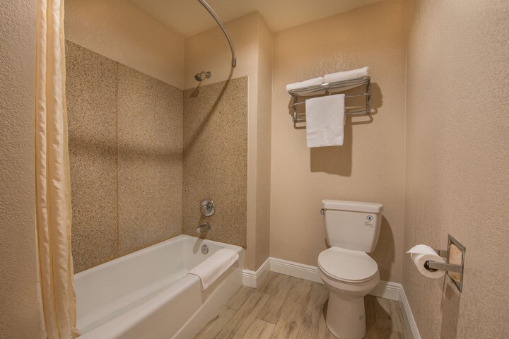 Room 11 of 25