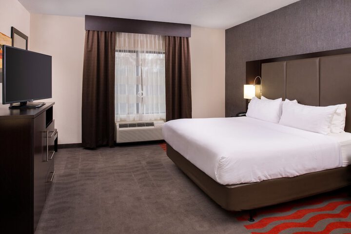 Holiday Inn Express & Suites Monroe by IHG