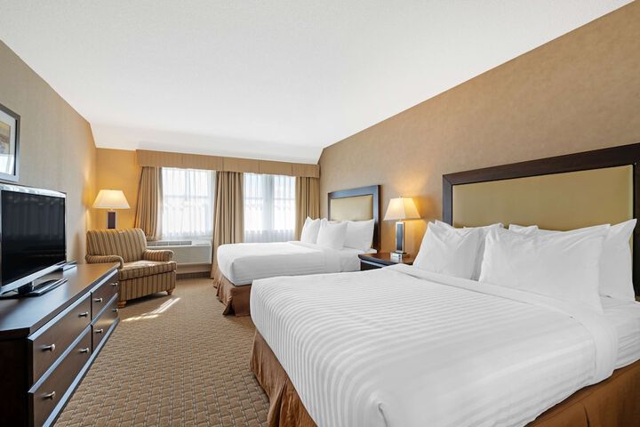 Best Western Plus Emerald Isle Hotel