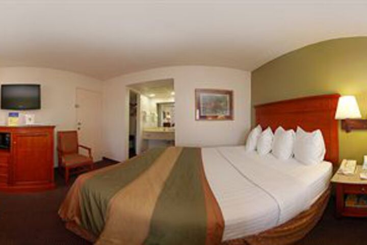 Rodeway Inn & Suites