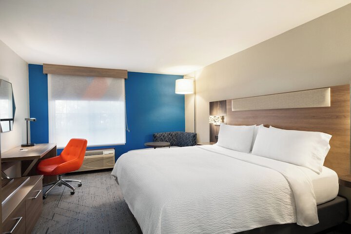 Room 9 of 11