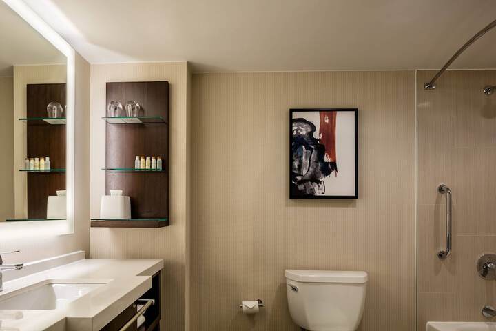 Room 25 of 48