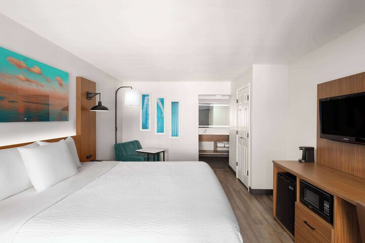 Room 14 of 38