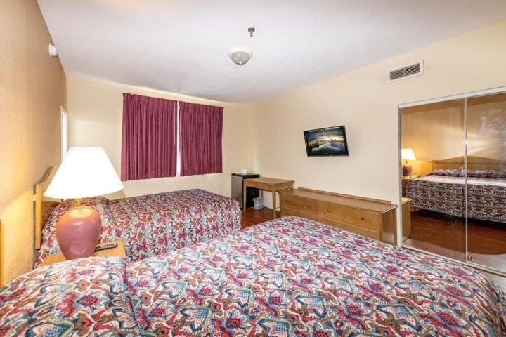 Room 10 of 33