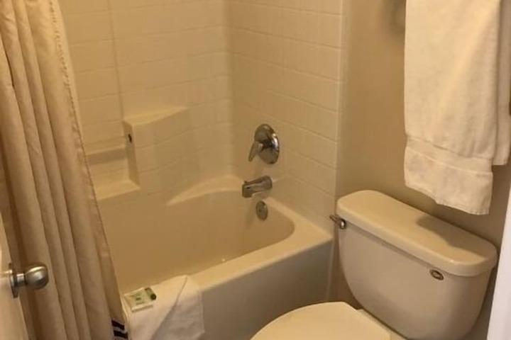 Room 52 of 69