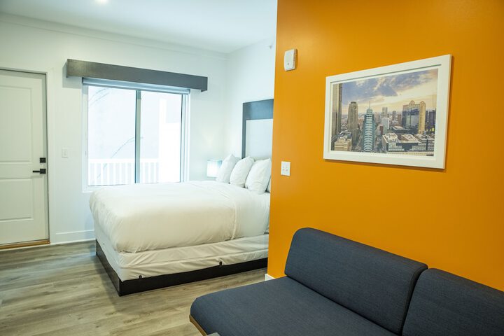 Room 12 of 18