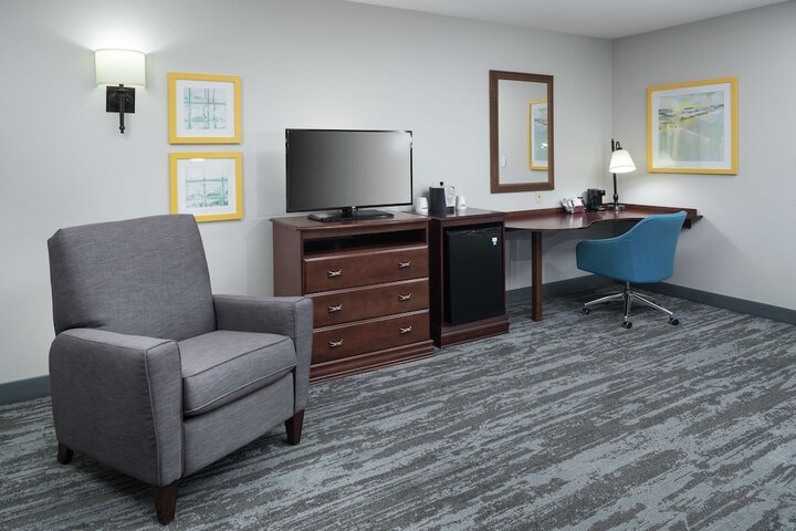 Room 25 of 41