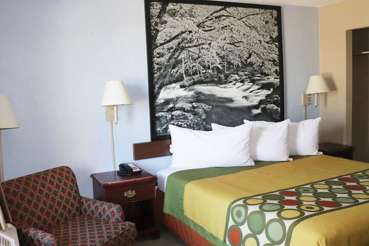 Room 9 of 25