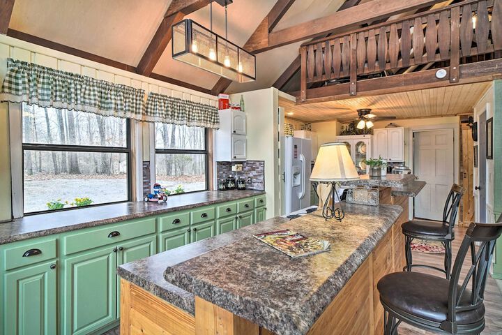 Douglas Lake Cabin w / Mountain-view Deck & Grill