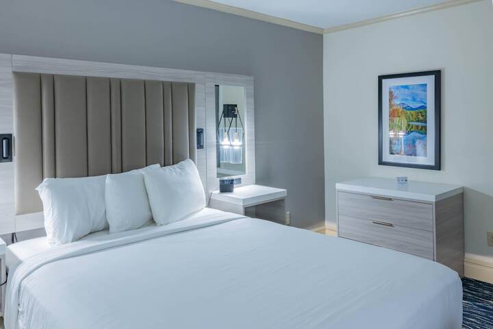 Inn on the Square an Ascend Collection Hotel
