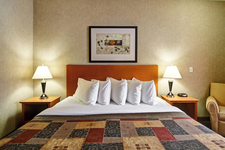 Room 27 of 40