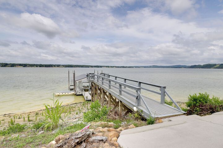 Spacious Baneberry Home w / Lake Douglas Views!