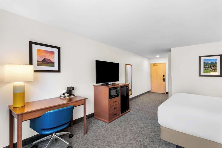 Room 9 of 37