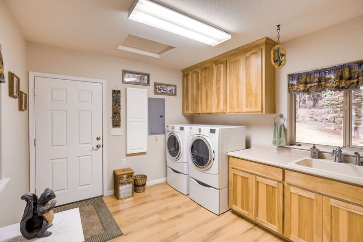 Cozy Chester Home w / Patio & Lake Access!