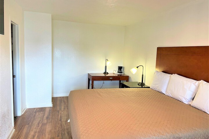 Room 7 of 11