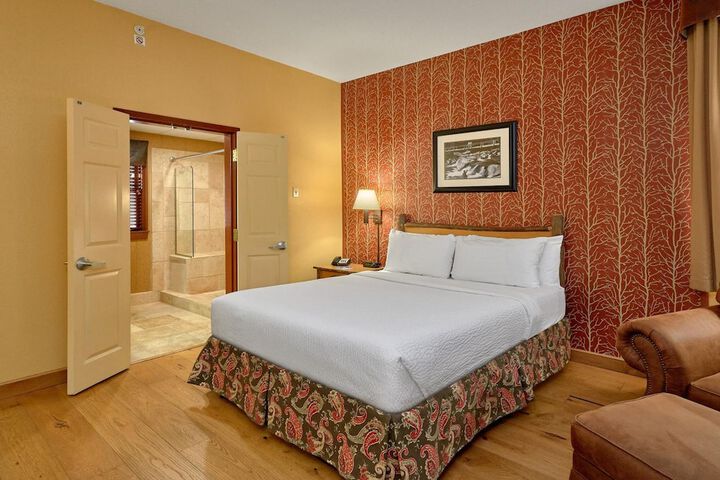 Room 9 of 32