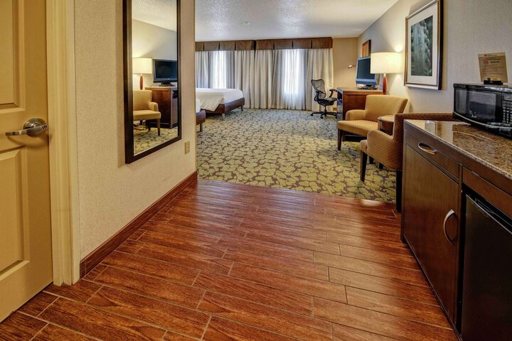 Room 25 of 39