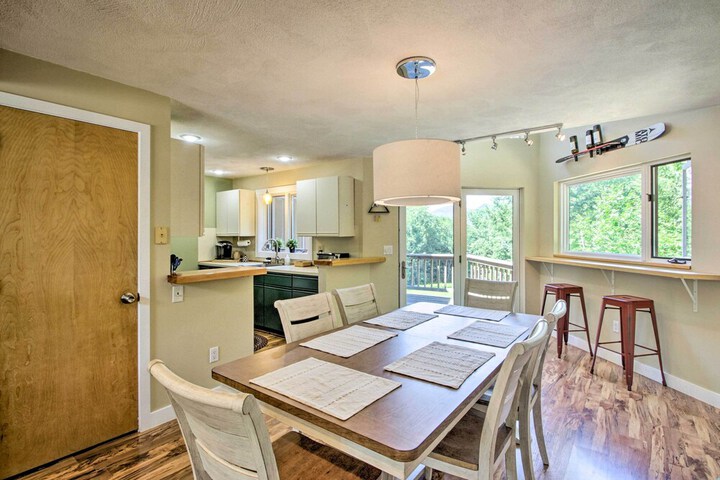 Bartlett Condo w / Mtn-view Deck 1 Mi to Skiing!