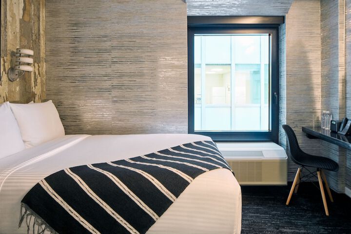 Room 21 of 32