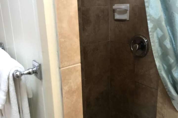 Room 160 of 218