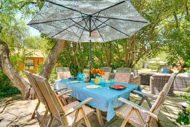 Vibrant Casa Paloma w / Patio - Near Vineyards!