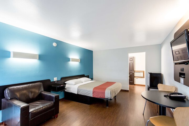 Room 16 of 44